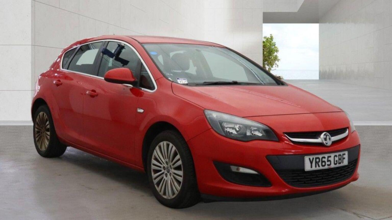 2015 Vauxhall Astra 1.4i Excite Euro 6 5dr in Red — image 1