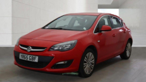 2015 Vauxhall Astra 1.4i Excite Euro 6 5dr in Red — image 2