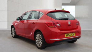 2015 Vauxhall Astra 1.4i Excite Euro 6 5dr in Red — image 3