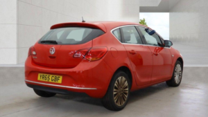 2015 Vauxhall Astra 1.4i Excite Euro 6 5dr in Red — image 4