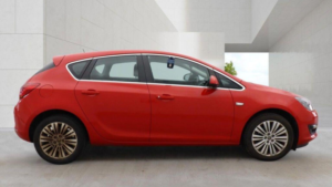 2015 Vauxhall Astra 1.4i Excite Euro 6 5dr in Red — image 5