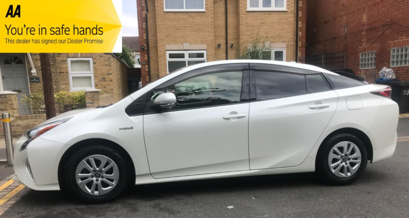 2016 Toyota Prius Prius T Spirit Vvt-I Cvt, Ulez Compliant in White — image 1