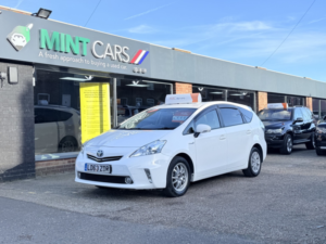 2012 Toyota Prius+ 1.8 in White — image 4