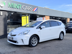 2012 Toyota Prius+ 1.8 in White — image 5