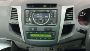 2011 Toyota Hilux 3.0 D-4d Invincible Auto 4WD Euro 5 4dr in Other — image 4