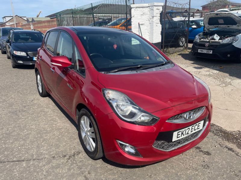 2012 Hyundai Ix20 1.6l Crdi Style MPV 5dr Diesel Manual Euro 5 (113 Bhp) in Red — image 1