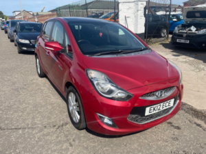 2012 Hyundai Ix20 1.6l Crdi Style MPV 5dr Diesel Manual Euro 5 (113 Bhp) in Red — image 2