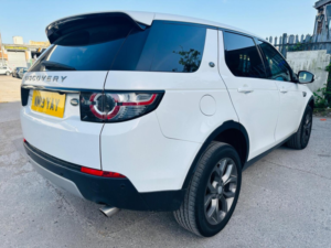 2019 Land Rover Discovery Sport 2.0 Si4 Hse Auto 4WD Euro 6 (s/s) 5dr in White — image 3