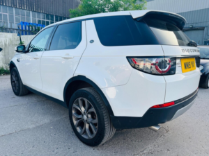 2019 Land Rover Discovery Sport 2.0 Si4 Hse Auto 4WD Euro 6 (s/s) 5dr in White — image 4