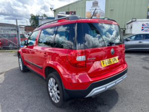 2016 Skoda Yeti 2.0 Tdi Se Outdoor Euro 6 (s/s) 5dr in Red — image 4