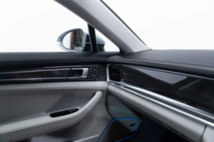 2022 Porsche Panamera 2.9 V6 E-Hybrid 17.9kwh 4s Saloon Pdk 4WD Euro 6 (s/s) 5dr (7.2 Kw Charger) in Silver — image 4