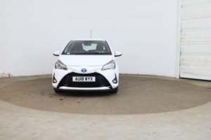 2018 Toyota Yaris 1.5 Vvt-H Icon Tech E-CVT Euro 6 (s/s) 5dr in White — image 2