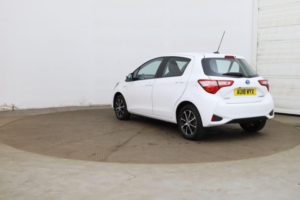 2018 Toyota Yaris 1.5 Vvt-H Icon Tech E-CVT Euro 6 (s/s) 5dr in White — image 4