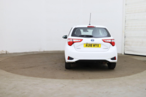 2018 Toyota Yaris 1.5 Vvt-H Icon Tech E-CVT Euro 6 (s/s) 5dr in White — image 5
