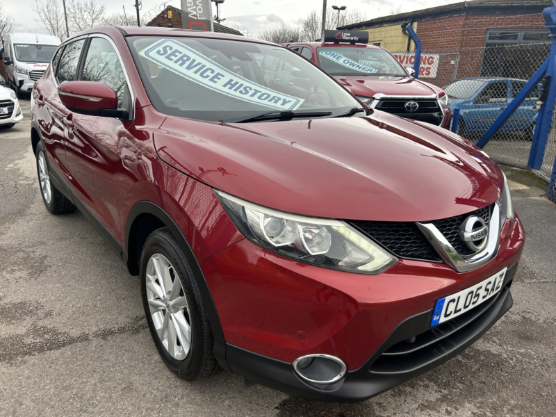 2014 Nissan Qashqai 1.2 Dig-T Acenta in Red — image 1