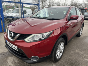 2014 Nissan Qashqai 1.2 Dig-T Acenta in Red — image 2