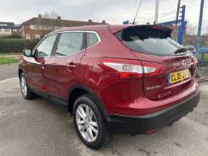 2014 Nissan Qashqai 1.2 Dig-T Acenta in Red — image 3