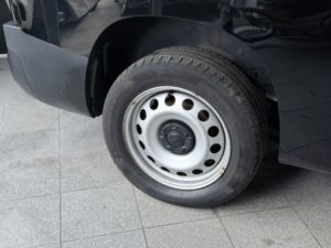 2023 Vauxhall Combo 1.5 Turbo D 2300 Prime L2 H1 Euro 6 (s/s) 6dr in Black — image 3