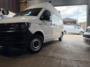 2017 Volkswagen Transporter 2.0 Tdi T32 Bluemotion Tech Startline Fwd Lwb Euro 6 (s/s) 5dr in White — image 3