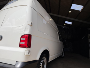 2017 Volkswagen Transporter 2.0 Tdi T32 Bluemotion Tech Startline Fwd Lwb Euro 6 (s/s) 5dr in White — image 5