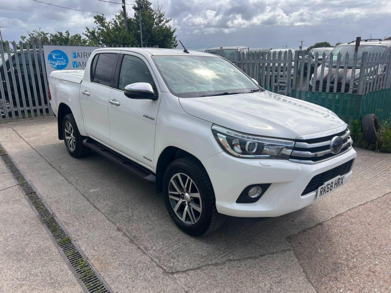 2018 Toyota Hilux 2.4 D-4d Invincible 4WD Euro 6 (s/s) 4dr (tss) in White — image 1
