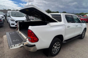 2018 Toyota Hilux 2.4 D-4d Invincible 4WD Euro 6 (s/s) 4dr (tss) in White — image 3