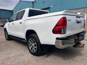2018 Toyota Hilux 2.4 D-4d Invincible 4WD Euro 6 (s/s) 4dr (tss) in White — image 5