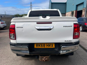 2018 Toyota Hilux 2.4 D-4d Invincible 4WD Euro 6 (s/s) 4dr (tss) in White — image 6