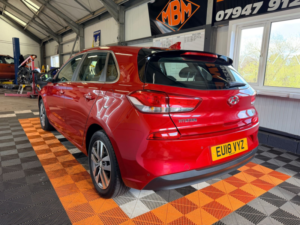 2018 Hyundai I30 1.0 T-Gdi Blue Drive Se Nav Hatchback 5dr Petrol Manual Euro 6 (s/s) (120 Ps) in Red — image 4