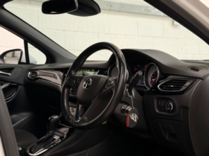 2017 Vauxhall Astra 1.4i Turbo Sri Nav Auto Euro 6 (s/s) 5dr in White — image 2