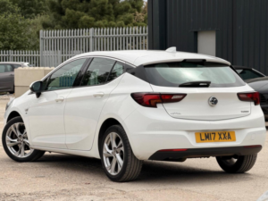 2017 Vauxhall Astra 1.4i Turbo Sri Nav Auto Euro 6 (s/s) 5dr in White — image 3