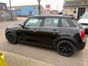 2014 MINI Hatch 1.2 One Hatchback 5dr Petrol Manual Euro 6 (s/s) (102 Ps) in Black — image 2