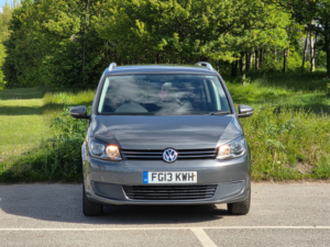 2013 Volkswagen Touran 2.0 Tdi Se MPV 5dr Diesel Manual Euro 5 (140 Ps) in Grey — image 2