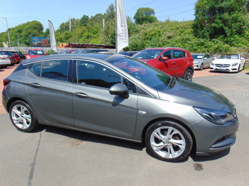 2017 Vauxhall Astra 1.4 I Turbo Sri * Only 35138 Miles On The Clock * Mot March 2027 * Finance Available * Free 6 Months in Grey — image 1