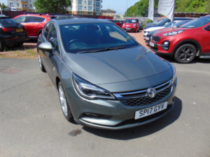 2017 Vauxhall Astra 1.4 I Turbo Sri * Only 35138 Miles On The Clock * Mot March 2027 * Finance Available * Free 6 Months in Grey — image 4