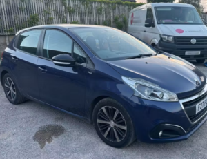 2016 Peugeot 208 1.2 Puretech Xs White in Blue — image 3