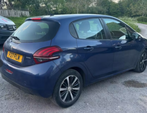 2016 Peugeot 208 1.2 Puretech Xs White in Blue — image 4