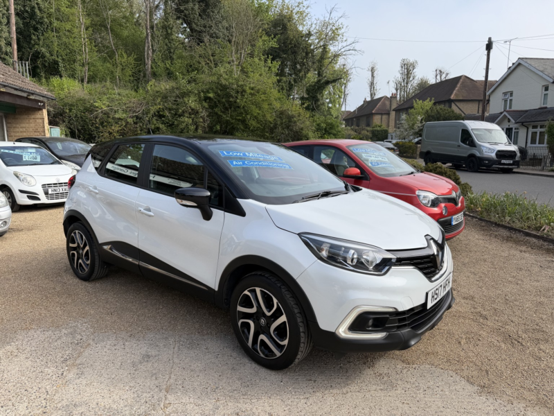 2017 Renault Captur 0.9 Tce 90 Dynamique Nav Low Mileage Full Service History Rear Parking Sensors in White — image 1