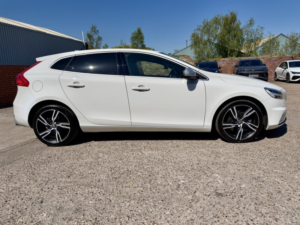 2018 Volvo V40 2.0 R-Design (sv12) Ved4 Lp 2.0l 120/280 in White — image 5