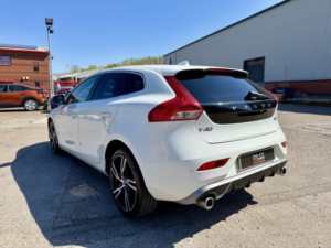 2018 Volvo V40 2.0 R-Design (sv12) Ved4 Lp 2.0l 120/280 in White — image 6