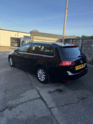 2015 Volkswagen Golf 2.0 Tdi Bluemotion Tech Gt in Black — image 4