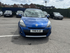 2011 Renault Clio 1.2 Dynamique Tomtom in Blue — image 2