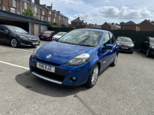 2011 Renault Clio 1.2 Dynamique Tomtom in Blue — image 3