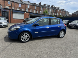 2011 Renault Clio 1.2 Dynamique Tomtom in Blue — image 4