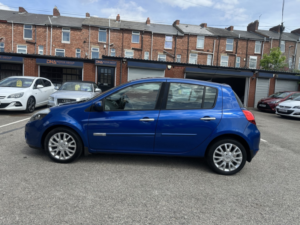 2011 Renault Clio 1.2 Dynamique Tomtom in Blue — image 6