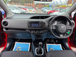 2018 Toyota Yaris 1.5 Vvt-I Icon Tech Euro 6 5dr in Red — image 2