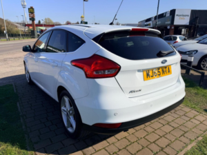 2015 Ford Focus 1.5 Tdci Zetec Euro 6 (s/s) 5dr in White — image 4