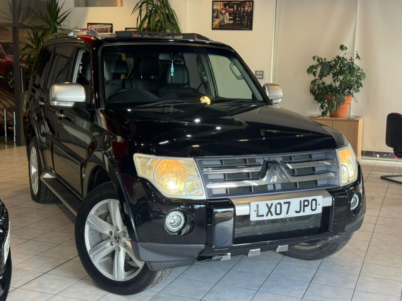 2008 Mitsubishi Shogun 3.2 Di-Dc Diamond in Black — image 1