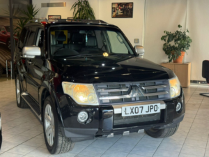 2008 Mitsubishi Shogun 3.2 Di-Dc Diamond in Black — image 2