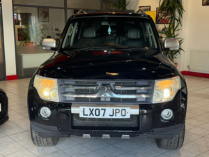 2008 Mitsubishi Shogun 3.2 Di-Dc Diamond in Black — image 3